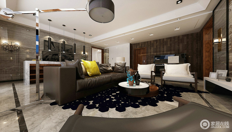 客厅利用黑色多边形来衬托沙发的质感，咖色皮质沙发和白色实木单人沙发巧妙地组合不仅舒适，而且现代大气；圆形茶几错落的造型个性而实用，提升了整个空间的质感。