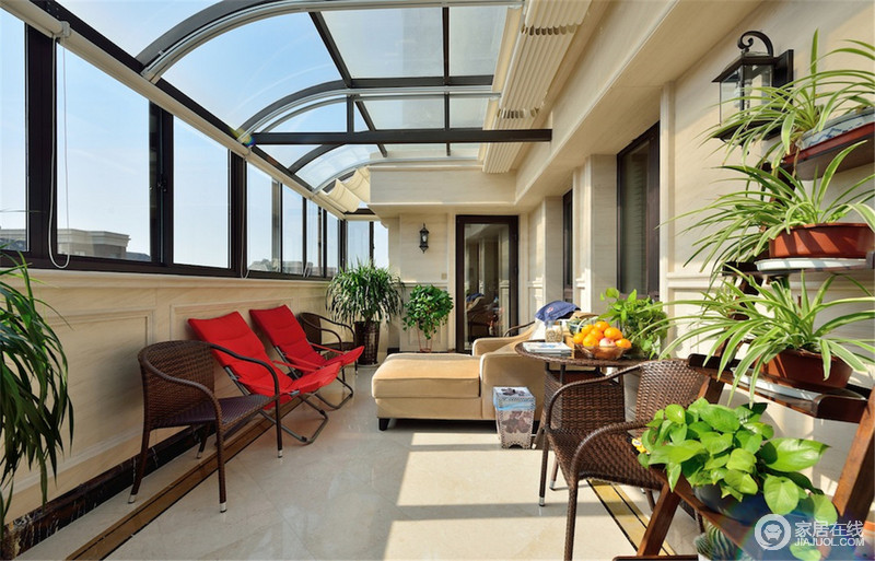 阳光房是设计是为了给主人一个休息放松的地方。