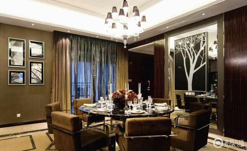 褐色调无疑成为餐厅的主色，为了让空间不压抑，白色吊顶线条简单，黑白双色打造得简画将空间平衡。