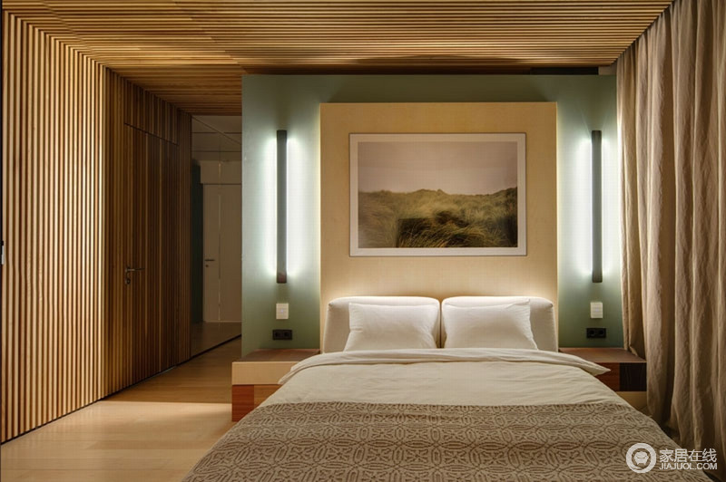 卧室遵循基本的温馨和舒适的前提下，通过简单的造型或结构来体现现代魅力；青绿色与白色通过层次丰富视觉效果，丛林自然的画作带着清新，与棱角分明的木墙辉映着原生的自然生机，不乏温馨。