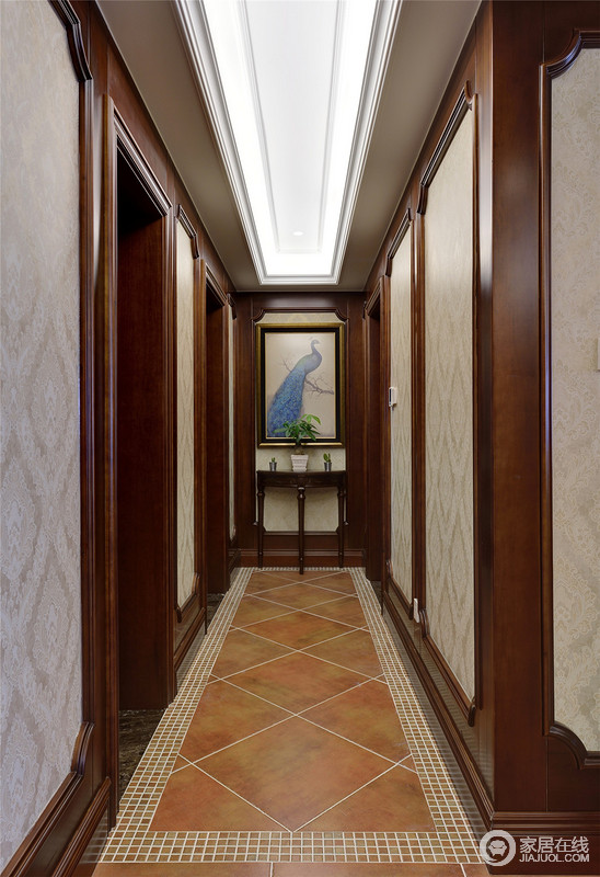 走廊的尽头，挂上一幅画。四个房间分隔开来。 每一个材质在这个特定空间是否能协调又不失特性。