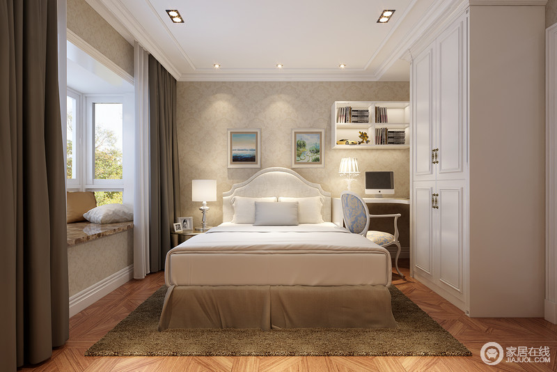 白色立柜与床品调和了中性色的低调，让空间呈现出明亮的氛围，大理石飘窗的设计可轻松观赏室外的美景。