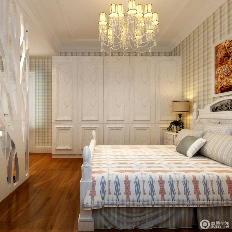 卧室宽敞而富有历史气息，蓝白红三色组成的床品有着苏格兰风，徜徉着海风的清香。
