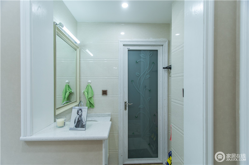 卫生间是一个追求舒适的地方，只有整洁统一的色调次才能给人以最舒适的感觉。