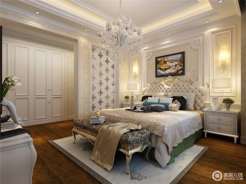 整间卧室统一采用黄色碎花壁纸来营造温暖的氛围，古典家具的加入令空间保持了古典的风范，呈现着轻透的神韵。