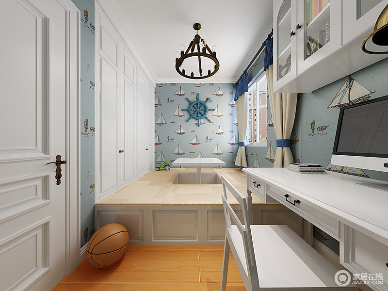 儿童房面积的狭小，适合使用榻榻米风格。步入式的衣柜宛如墙面般，与地中海风的壁纸墙面，融合的相得益彰。清新的蓝白色调里，也带来清爽、活泼的空间氛围。