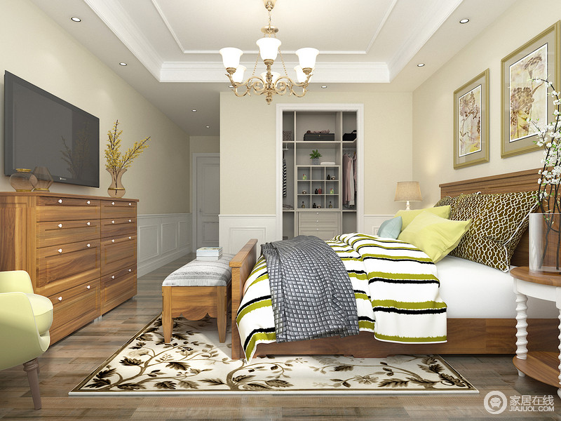 整体用胡桃木色搭配暖绿色，配以米色的墙漆，让整个卧室显得温暖而又清新。
