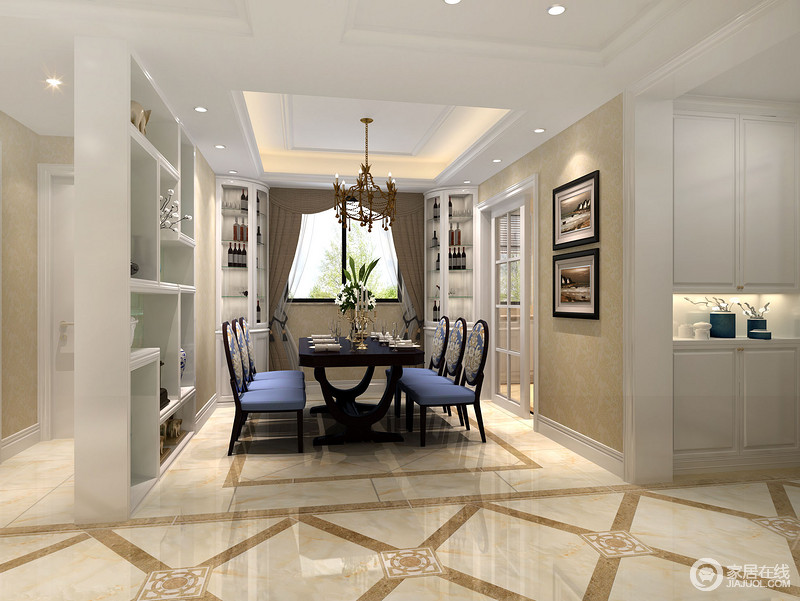 利用白色博古架将餐厅与卫生间，做了空间上的划分，色调与酒柜、厨房门及走廊收纳柜一致，体现空间的统一性。中央蓝色的餐椅上，印花精致细腻，制造出优雅的用餐氛围。