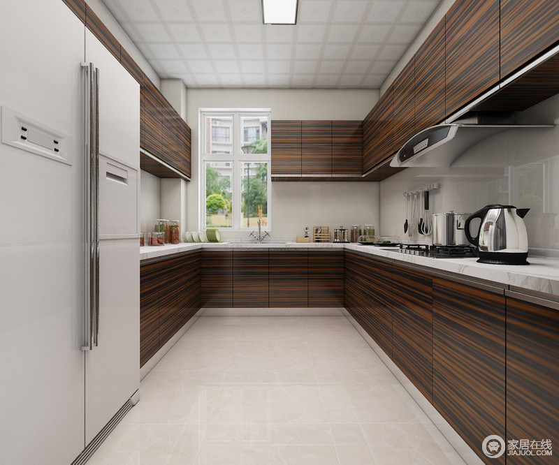厨房中褐色木纹优美的肌理成为空间中最动人的简单；白色地面通透也便于清理。