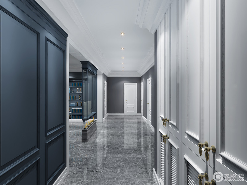 走廊以蓝白板材为主，搭配灰色大理石的肌理之美，让空间沉雅而幽静；设计师巧妙地增加了收纳柜，让空间以实用为尚，而灰蓝色板材的古典造型与其分区功能组成空间的另一种风景，灰色的墙面呈高冷之外的优雅，让空间十分庄重。