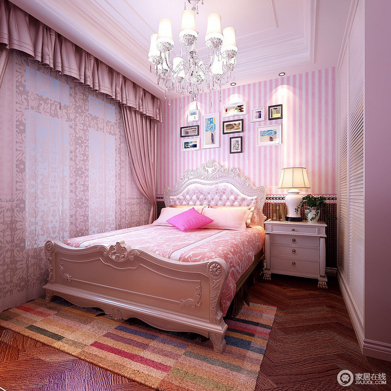 粉色和白色交相辉映的搭配下，儿童房里充满了浪漫的梦幻色彩。紫红色的床品与轻盈白纱帘上铺满了柔美的印花，与软包雕花床头一道，营造出公主风的童话式甜美空间。