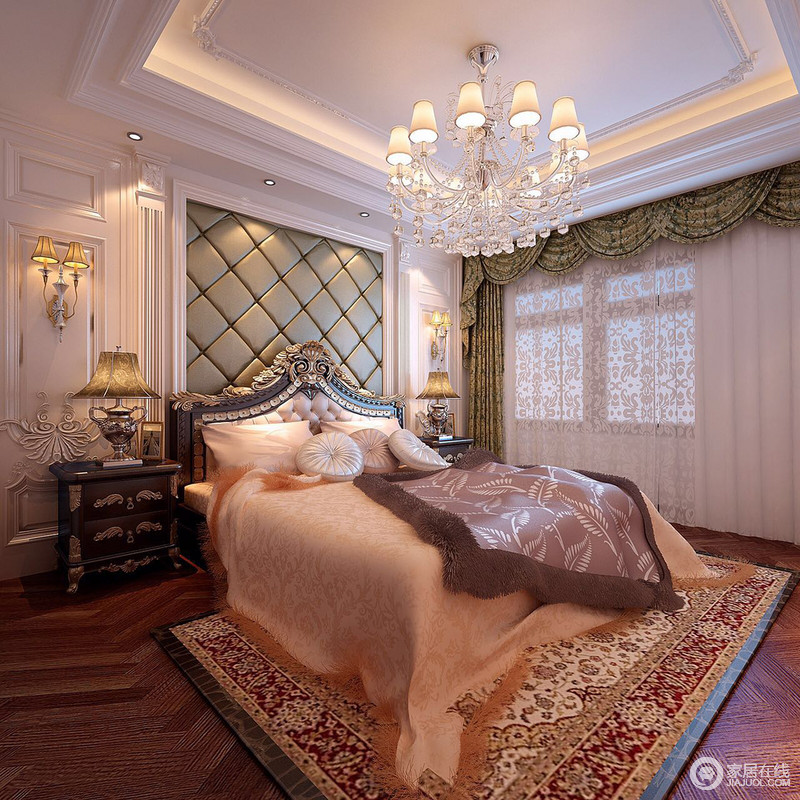 主卧室将欧式的细腻考究的雕花运用在室内，显得富丽华美；姿态缤纷的印花图案，将柔软的床饰、织物增添典雅动人的美感。黄、白、绿等色彩的搭配中凝练出绚烂韵味。