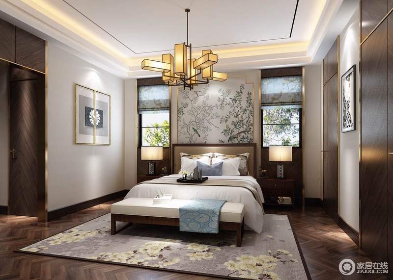 卧室以条理清晰，却不失意境与格调之感，让生活更为轻盈；花卉背景墙与窗帘带着自然清新，反衬出中式家具的得体，素雅而舒适。