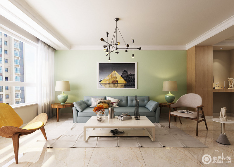 现代线条的空间里设计师并没有对其进行装饰，而是将墙面粉刷为绿色来蔓延自然般的清新；实木圆几上绿色陶瓷台灯对称荷韵，与浅蓝色沙发的宁静，让现代或者北欧风的家具更显个性。