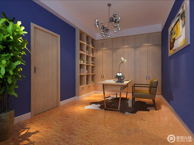 书房十分规整，设计师利用木材打造了不同形式的置物柜，并与墙体结构形成统一，利落有加，呈现着几何立体之美；而蓝紫色的墙面带着唯美给予视觉上的冲击，更富色彩魅力。