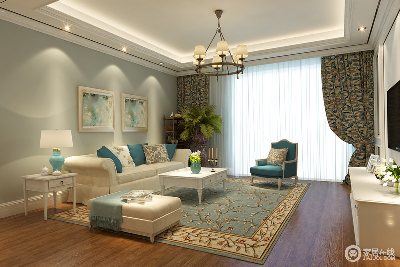清新优雅的蓝色，以不同饱和度的色彩运用在空间墙面和软装上，既营造出层次感，又带着清爽的浪漫情调；配搭有着锦簇印花的窗帘和地毯，赋予空间更加浪漫自然的梦幻。