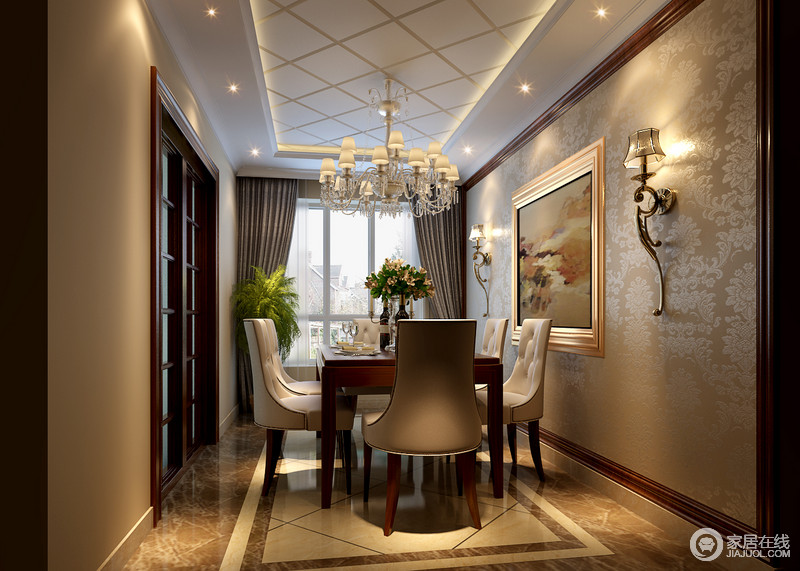 背景墙上的印花繁复且规律的铺陈开来，若隐若现之间将浪漫的氛围萦绕在整个餐厅内。米色系的餐椅延续客厅沙发的情调，形成风格上的和谐一致。