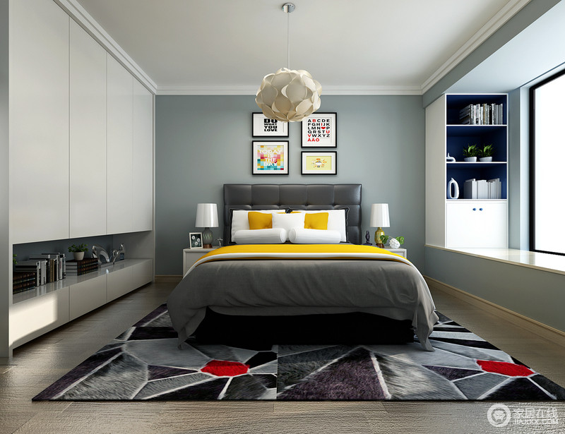 卧室摒弃了复古的色调，以成熟稳重的灰白营造空间上的宁静平和的休憩环境；为了避免视觉上的单调，在画作、床品和地毯上，制造出鲜明的色彩层次，空间内部储物丰富且精致时尚。
