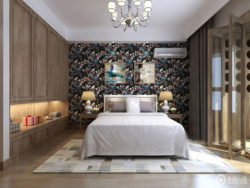卧室结构非常规整，衣柜嵌入墙体，让收纳不影响空间的整体格局；彩色壁纸和挂画支撑起背景墙的美感，素色床品和地毯，让空间和谐而有趣。
