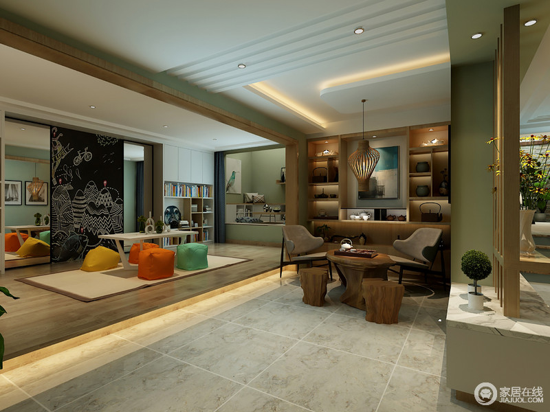 从地下室客厅进入内部，便是开阔的休闲空间。设计师巧妙的通过垭口无形中分隔空间，一部分以现代小资情调打造，一部分以中式茶室演绎，不同风格通过木质形成完美的融合。