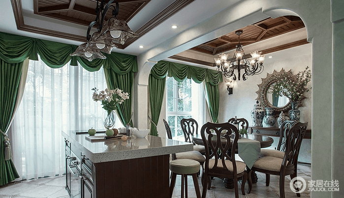 美式吧台的实用高,其追求华丽、高雅的古典风格,居室色彩主调为白色。