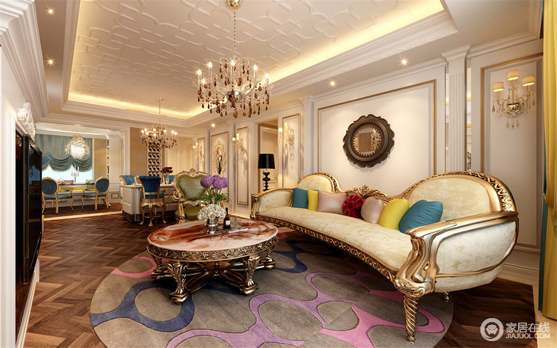 充满法式风格的沙发以流畅复古的设计理念，细腻、精致的做工，将舒适与时尚魅力的艺术品格相结合带来优雅迷人的光彩，缤纷靠包带来空间色调上的交相辉映。