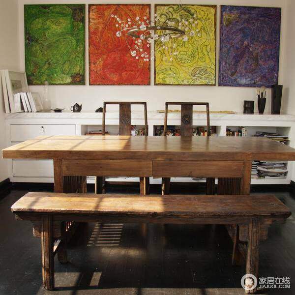 使用老杨松作为书桌等家具材料。
