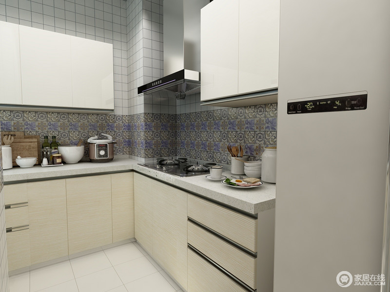 小格子墙砖的设计让厨房空间变得不那么呆板，地柜和顶柜不同的颜色柜门的设计让空间更加具有层次感。