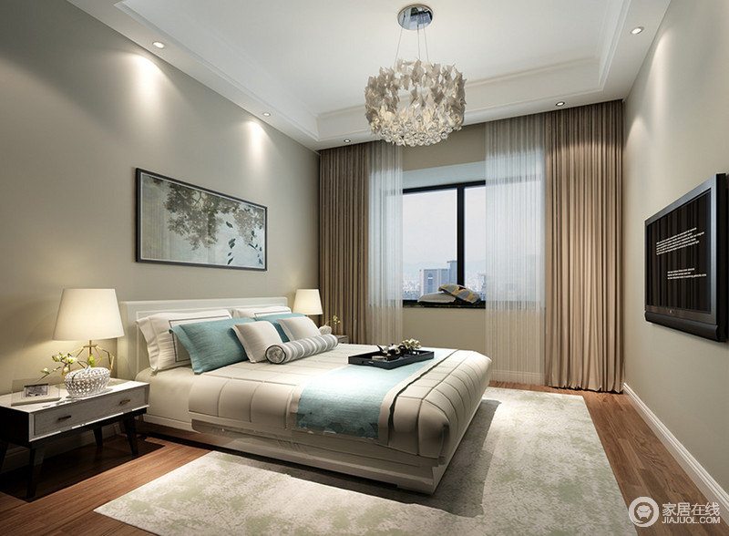 留白式的墙面以灰绿色打底，清水般底色烘托着米白色的双人床，带来清爽的空间氛围。蓝白色的床品布艺与轻扎染风的地毯、温暖的驼色窗帘平衡了空间的素简格调。