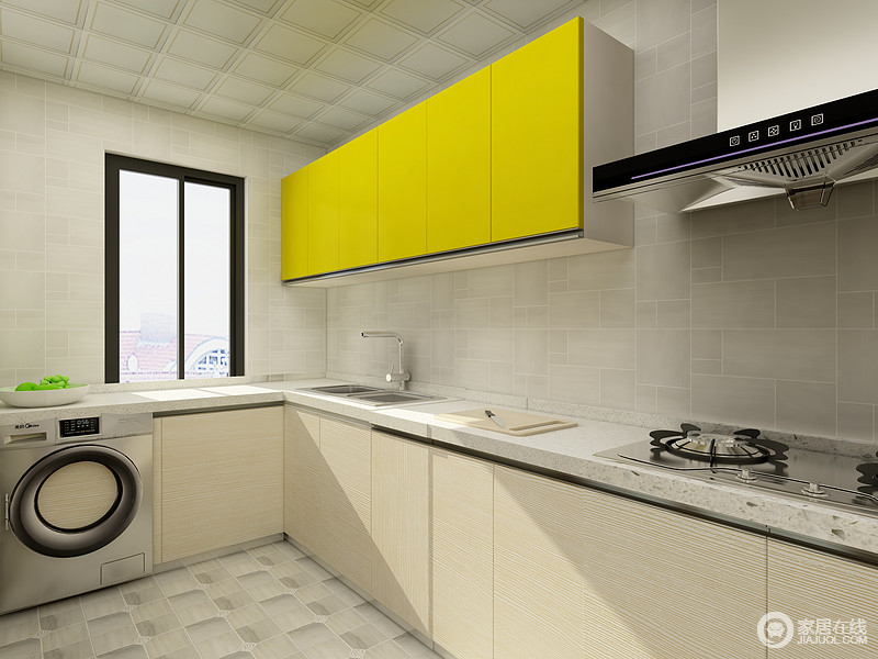 厨房以浅色砖石铺贴墙面，与米色橱柜让整个空间温和而不失收纳性；明黄色的吊柜增加了墙面的利用率，更具实用哲学。