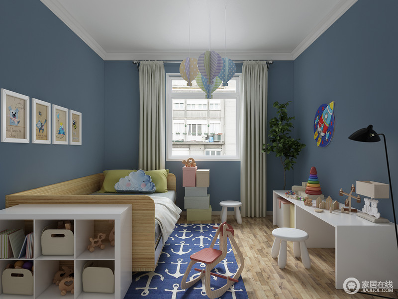 孩子长到7-8岁的时候，房间可不能再像儿童房那样布置了，要为其营造一种童趣和舒适；蓝色漆粉刷墙面搭配白色吊顶，再加上家具也以白色为主，着实营造了一个海天清雅的空间。