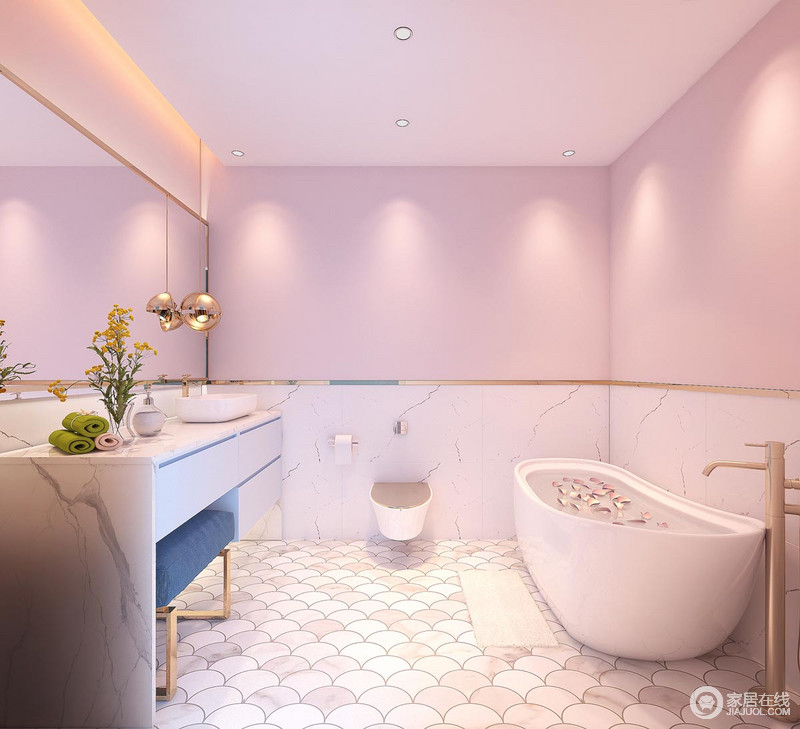 卫浴间以粉色和大理石为拼接令墙面在简单中突显出雅致；设计师巧妙地配色彰显在每个细节中，白色浴缸与金属色五金，简约的盥洗台与黄铜吊灯都组合出北欧的时尚，在舒适之余感受一份生活的质感。
