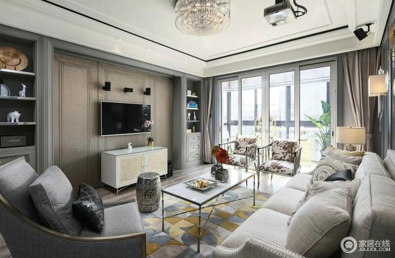 灰白的色调，融入金属的元素作为点缀，打造出一个贵气奢华的客厅，从而凸显了主人的高贵气质。