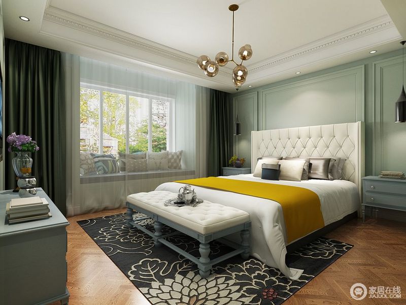 色彩总有一种强大的组合功力，能让空间更具魅力；黑白大朵花卉地毯中和了白与绿的清新，将一股阳光之魅携入卧室，更易居住。