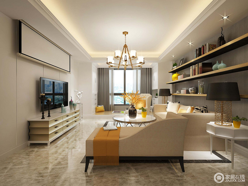 中性的色彩带来轻柔舒适感，客厅在简洁的布置中注重空间的有效利用，比如搁架的设计和家庭影音与电视墙的结合及阳台储物。局部点缀的橙黄，为空间带来鲜明的活力感。