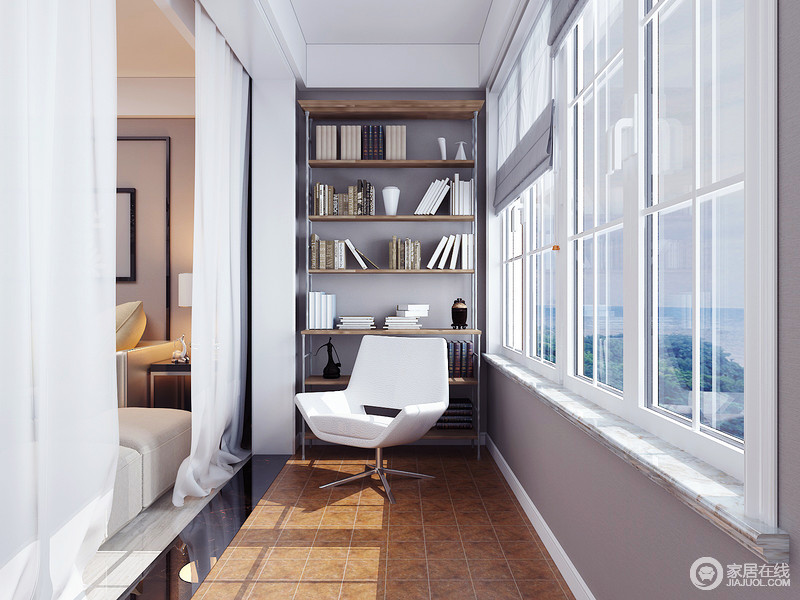 超大窗户引来充足的光线，阳台一侧设置了木质隔板书架，打造小区域的阅读空间。与客厅通过仙气十足的白色窗帘分隔开来，整个空间显得通透明亮且自然清新。