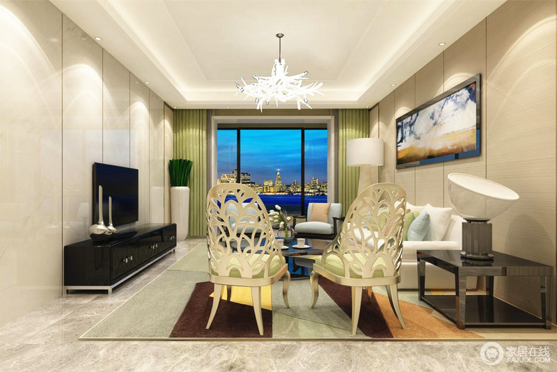 客厅中淡色为主，沙发背景墙上挂着的金属边框抽象画、金属材质的茶几和金色单人椅等家具，让空间散发出一种现代简约之美。