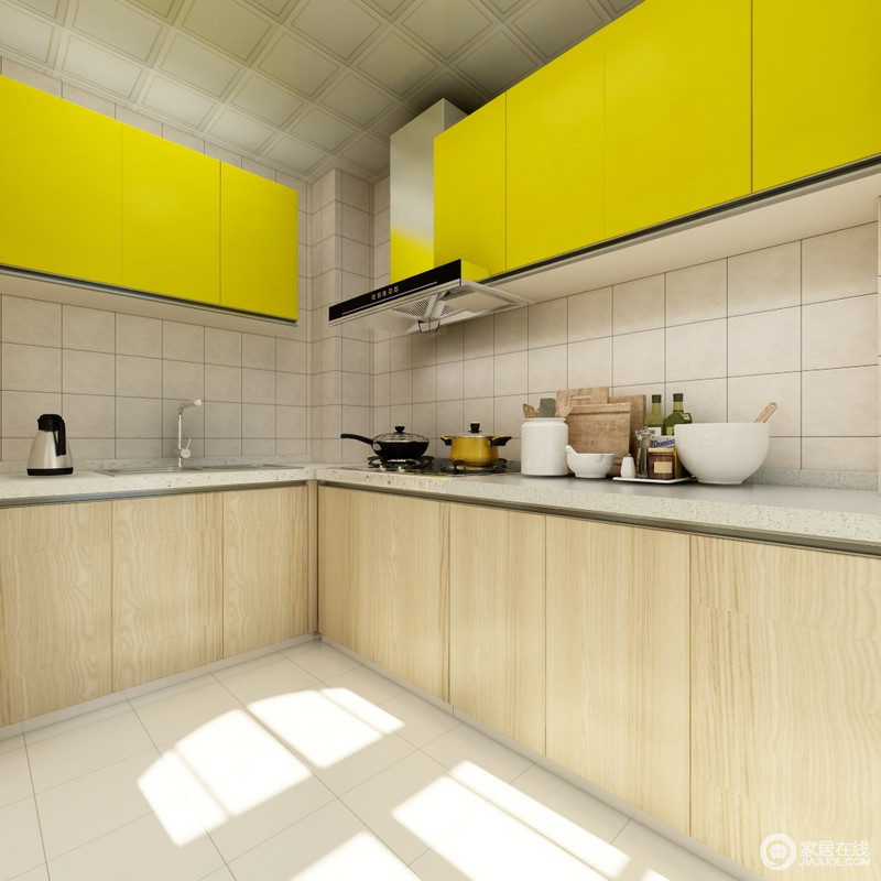 厨房结构规整，虽然角落有墙体结构，但是利用方砖做了美化，让L型的橱柜的功能划分更为合理，日常操作也宽敞；原木纹的橱柜搭配黄色吊柜，自然之意中，让空间明快而时尚。
