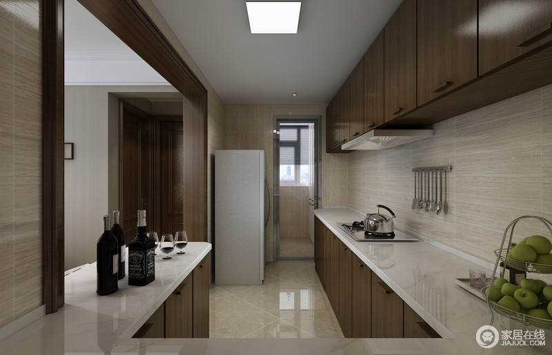 半开放式的厨房空间感强烈，并不闭塞，设计师利用褐色实木打造了一体式橱柜，庄重的色彩和质地更加耐用；而白色台面让生活保持着整洁，也以明暗对比，让厨房更显干净。