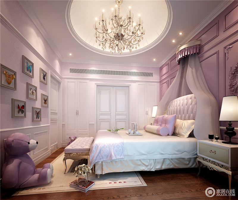 儿童房以紫粉渲染了一室的梦幻感，在护墙板扣线的立体烘托，轻纱床幔的私密营造，形象可爱的紫色玩具熊的点缀，整个空间充满了西方宫廷式贵族公主风。