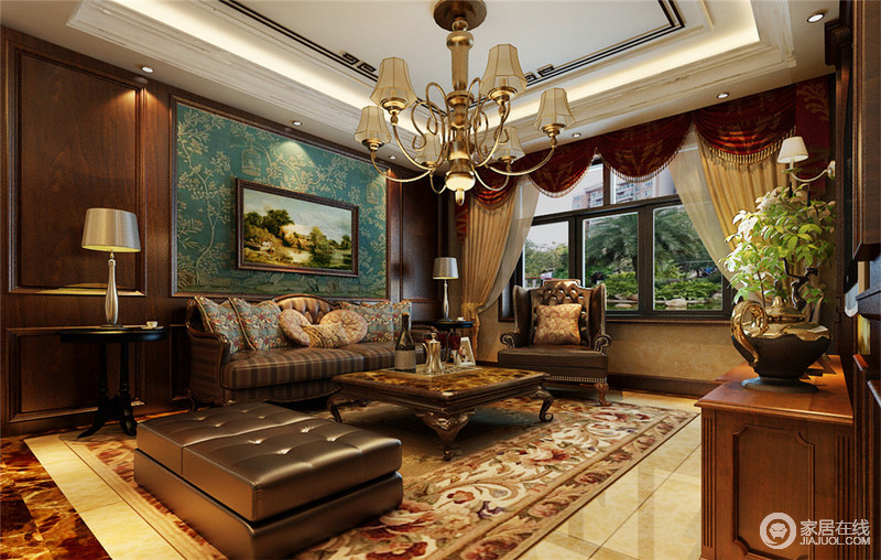 褐色实木墙板奠定客厅醇厚的基调，配以棕褐皮质家具、深红罗马帘，空间流露出端庄舒雅的气质。而繁杂丛蔓式的印花，缤纷呈现在壁画、靠包及地毯上，空间富含浪漫情趣。