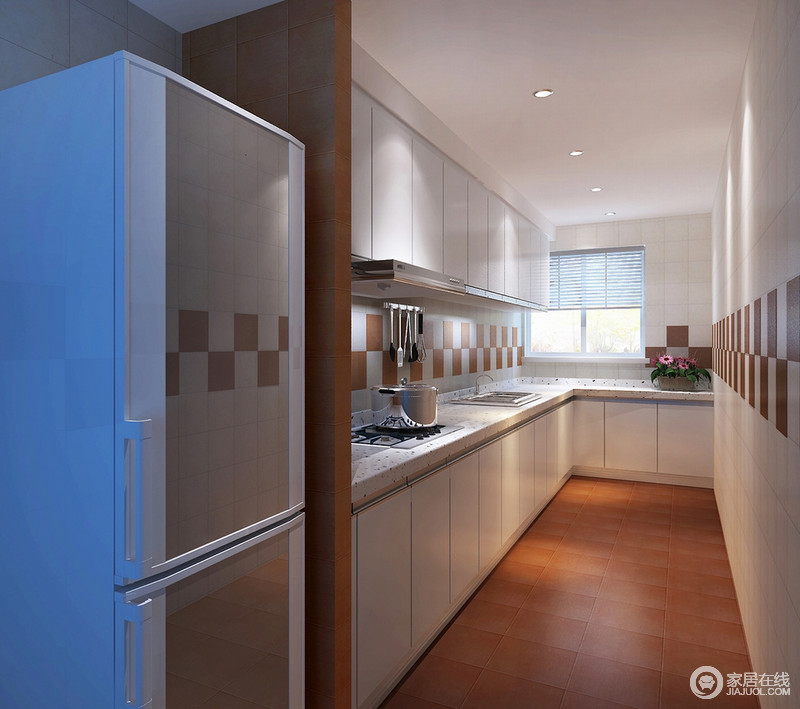 L型格局厨房上下白色橱柜与同色方砖形成清爽整洁空间。墙腰部分，利用上下错格的铺贴方式，营造出装饰的美感。家电与燃具相隔过近，中间用了与地板同色的墙面与其隔开。