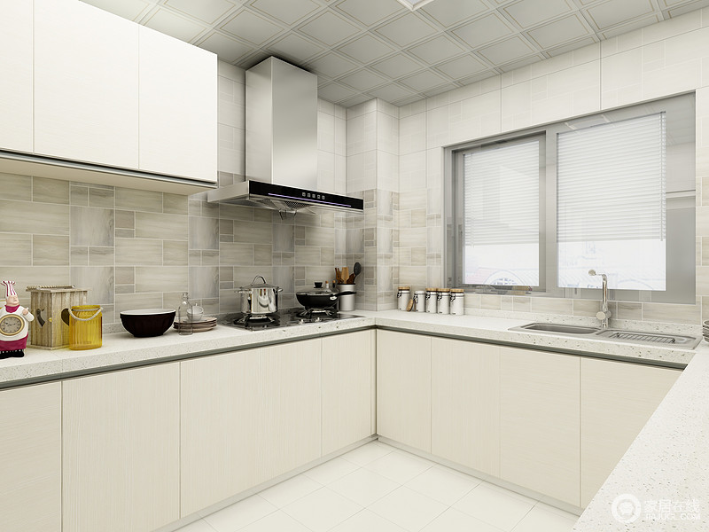纯色的柜体门板和灰色墙砖形成强烈对比，让厨房变得更加具有层次感。