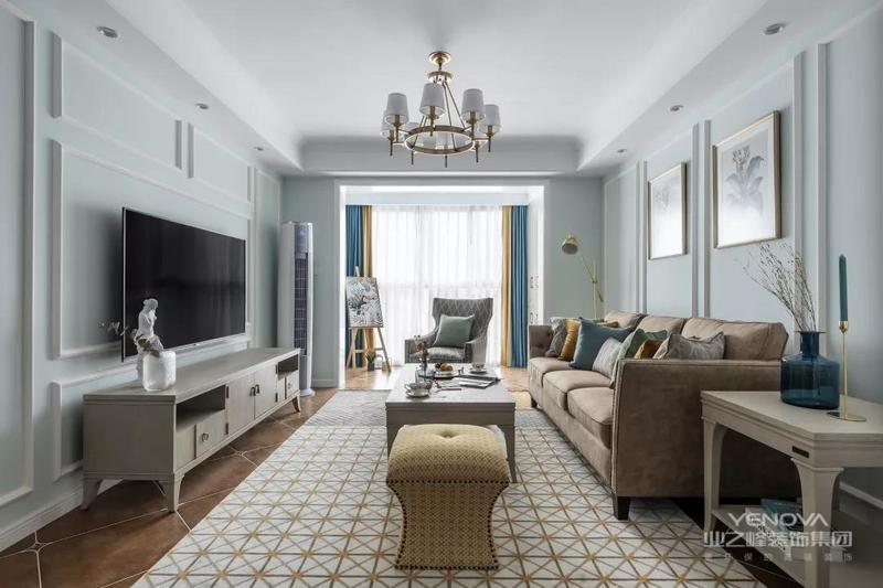 客厅以淡蓝色与白色为基调，视线所及明亮而温和，营造清新浪漫的舒适感受。
