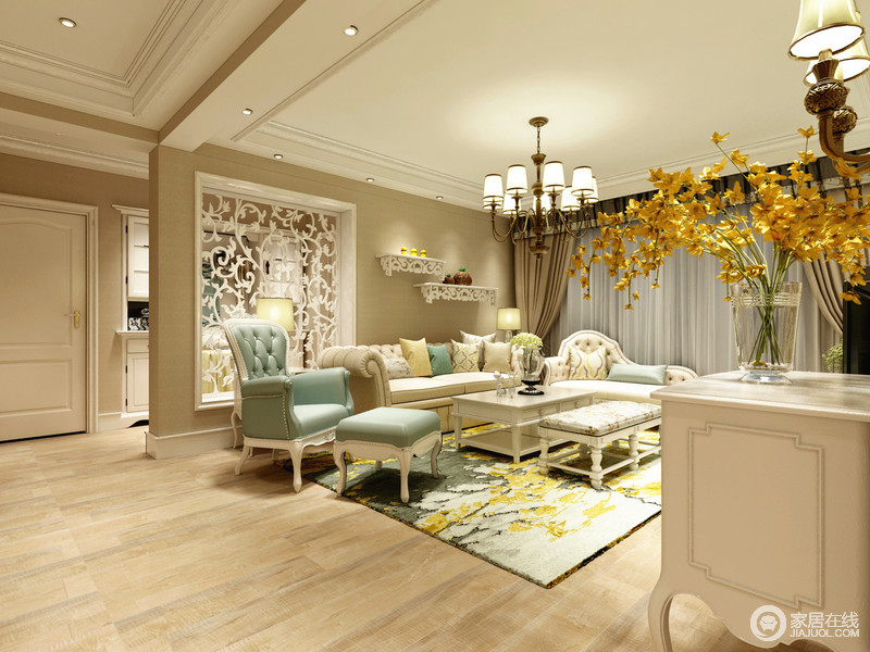 客厅素色壁纸，叠加柔和的沙发，以其优雅唯美的姿态、平和内敛的气韵、华美细腻的设计语言，诠释着一个高贵典雅、波澜不惊的居住环境。