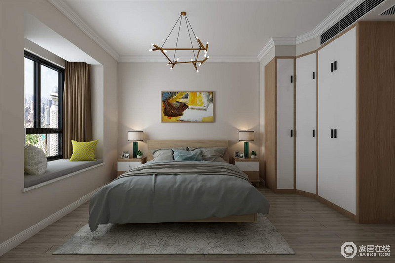 卧室虽然整体色调比较中性，但是从一副彩色挂画的设计中，便可感受到生活的明媚与活力；对称的家居陈列方式，和谐之中，也与衣柜形成整体感；灰色床品十分柔软，让睡眠质感更高；而黄铜吊灯带着工业艺术，让空间具有时尚气息，再加上飘窗处的绿色靠垫，点缀出摩登。