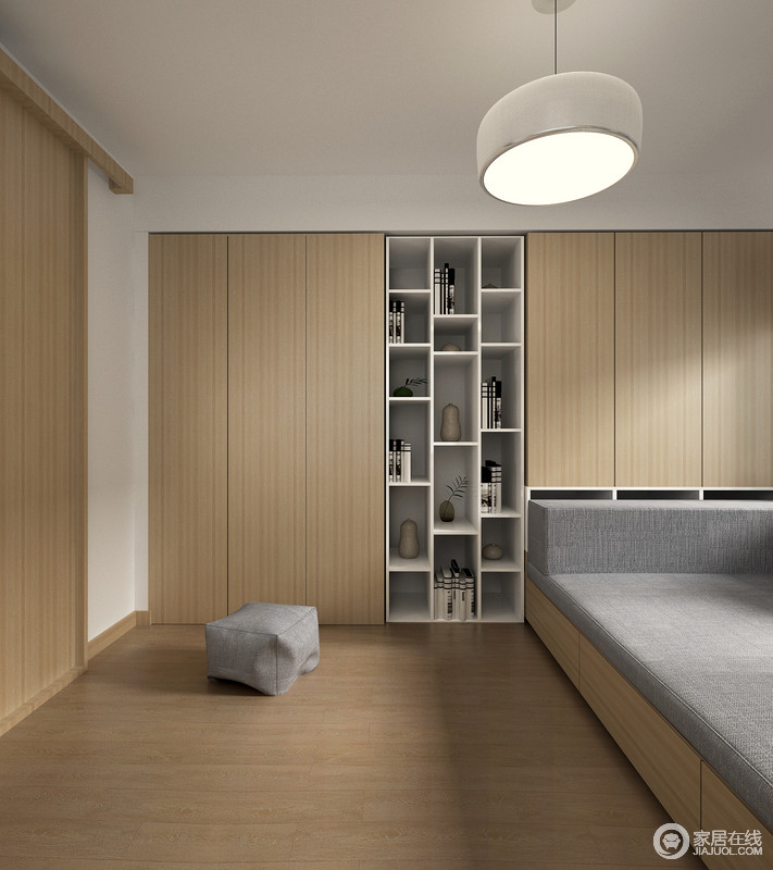 整体卧室以原木地板为主，所以衣柜为了与之呼应，也采用原木，无形中让空间具有了自然的朴实感，显得格外舒适。