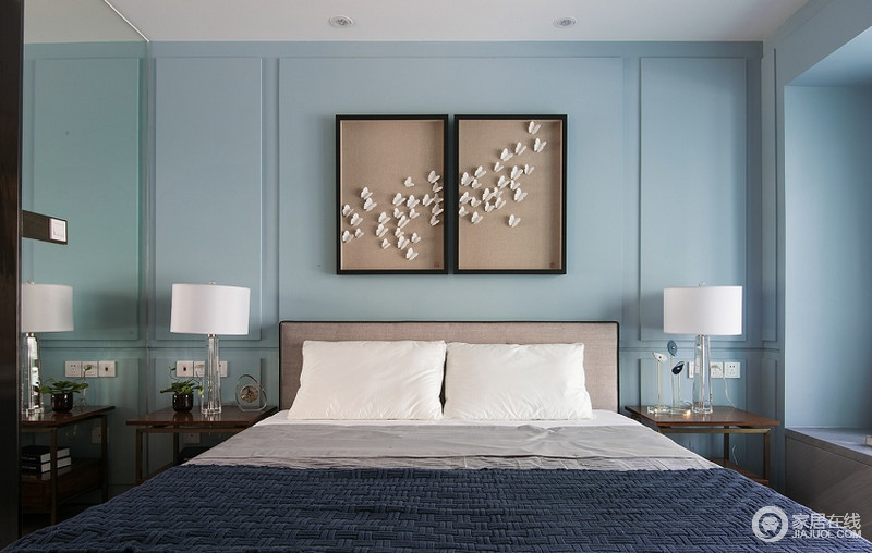 次卧简单的墙体挂画，加上舒适的配色，简单舒适。