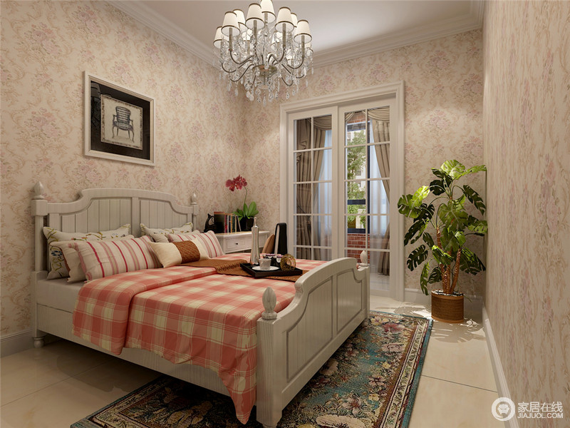 用粉色装饰房间，虽容易流于甜腻，但却能够营造出清新脱俗的一面。条纹系列的床品，让房间里的甜腻腻感散发出文艺小资的情调。