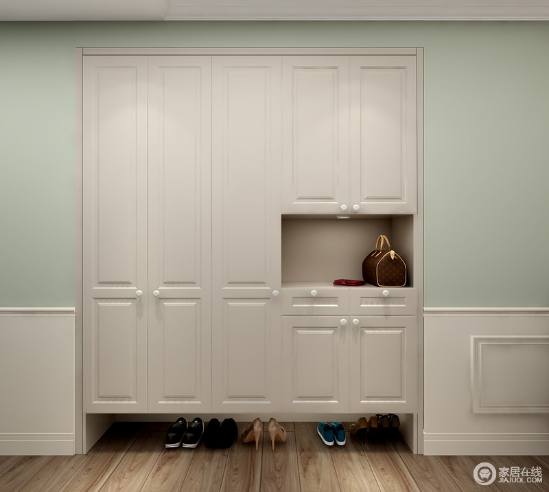 根据预留尺寸，门厅柜最大限度满足衣物及鞋类收纳，让门厅区简单又实用。